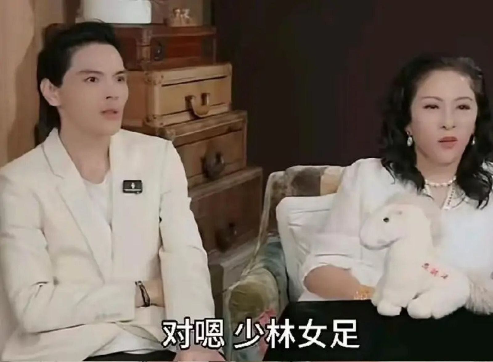 被向太抽醒?向佐開酸「別看周星馳新片」秒改口 昔「借錢不還」恩怨被翻出