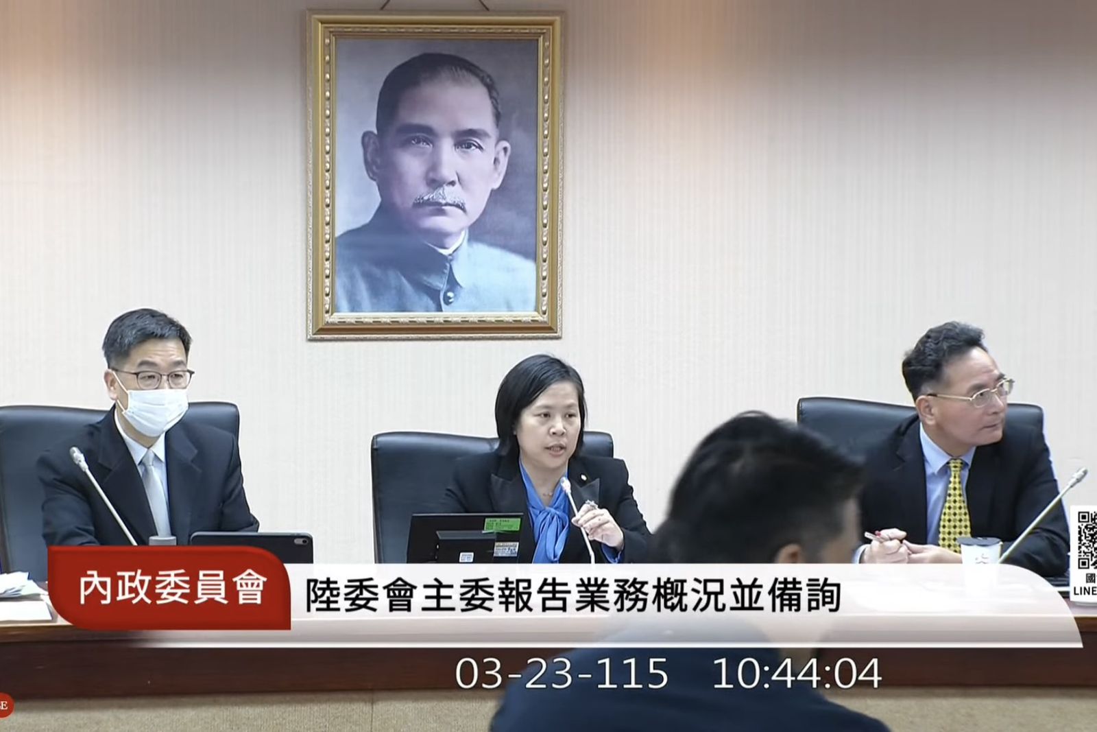 藍召委先離場竟讓李貞秀坐主席台「代理召委」 黃捷氣炸:小動作那麼多