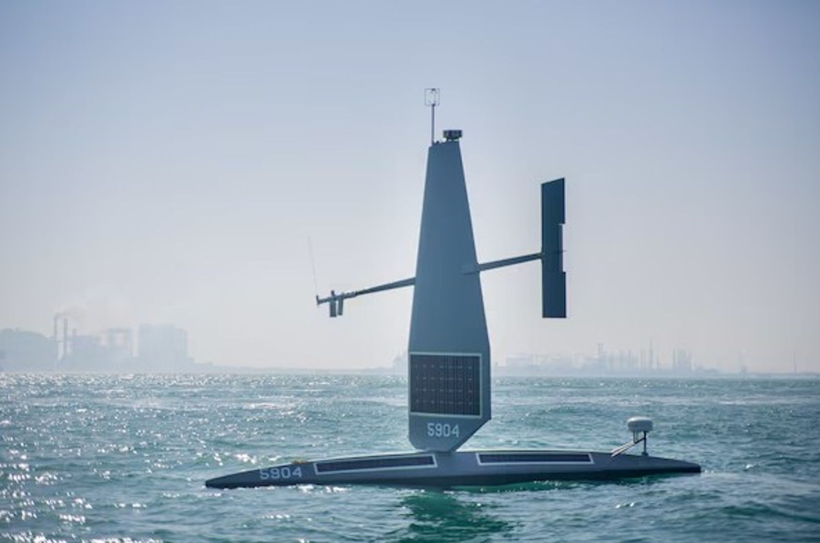 澎湖漁民曾發現疑似美軍的Saildrone Explorer無人艇在附近海域活動。圖片翻攝自網路