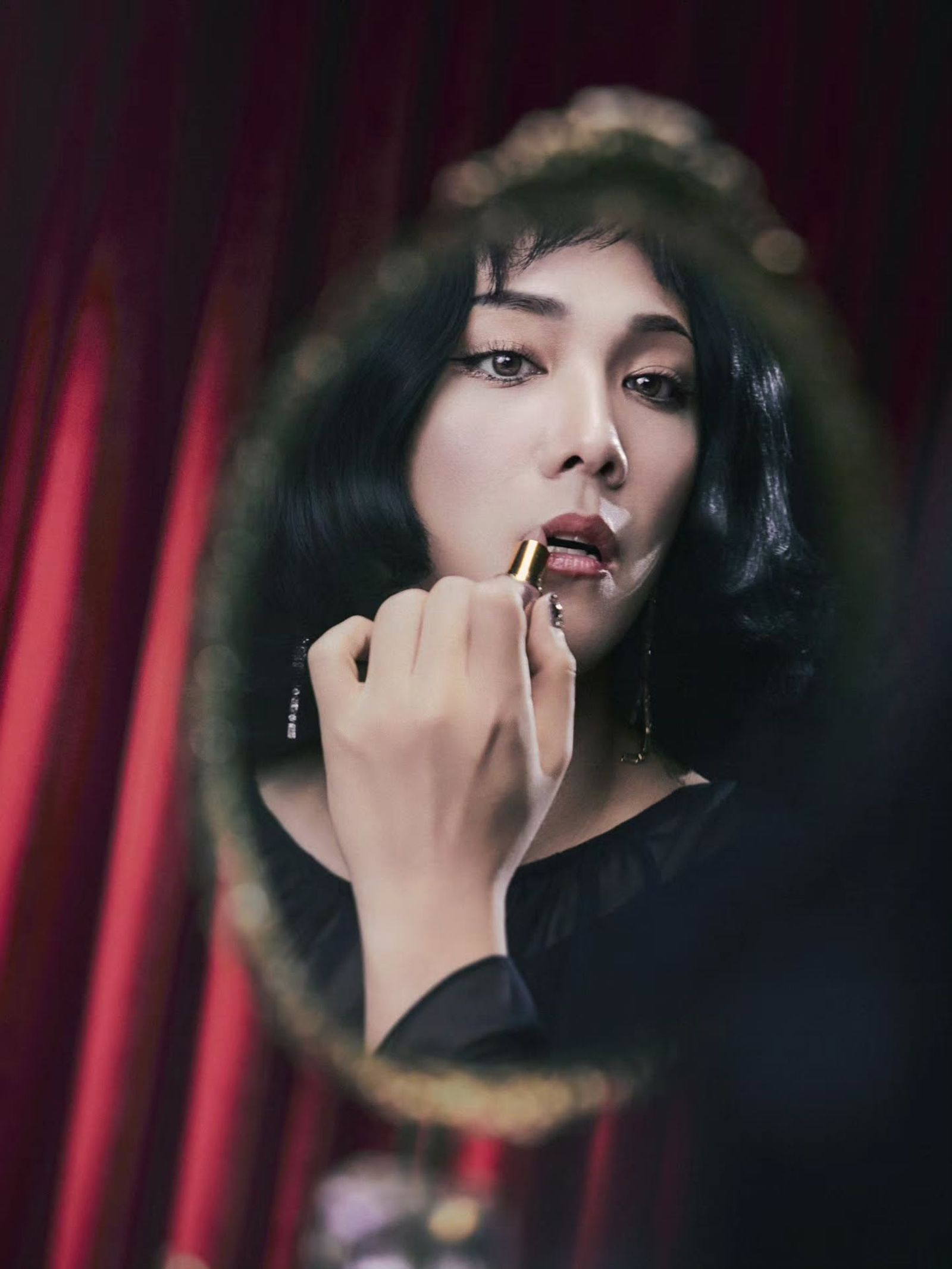 李洪基在音樂劇大膽嘗試女裝。翻攝IG@skullhong12