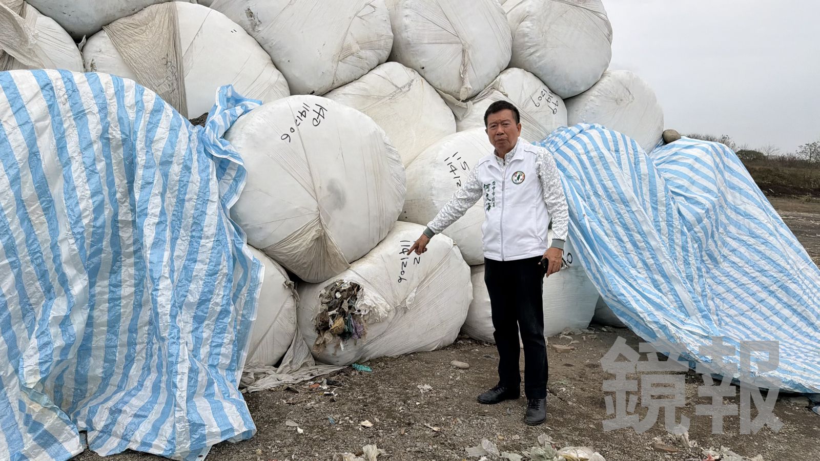 說好放4年結果120天就臭了！　台中「垃圾山太空包」遭野狗啃破臭翻天