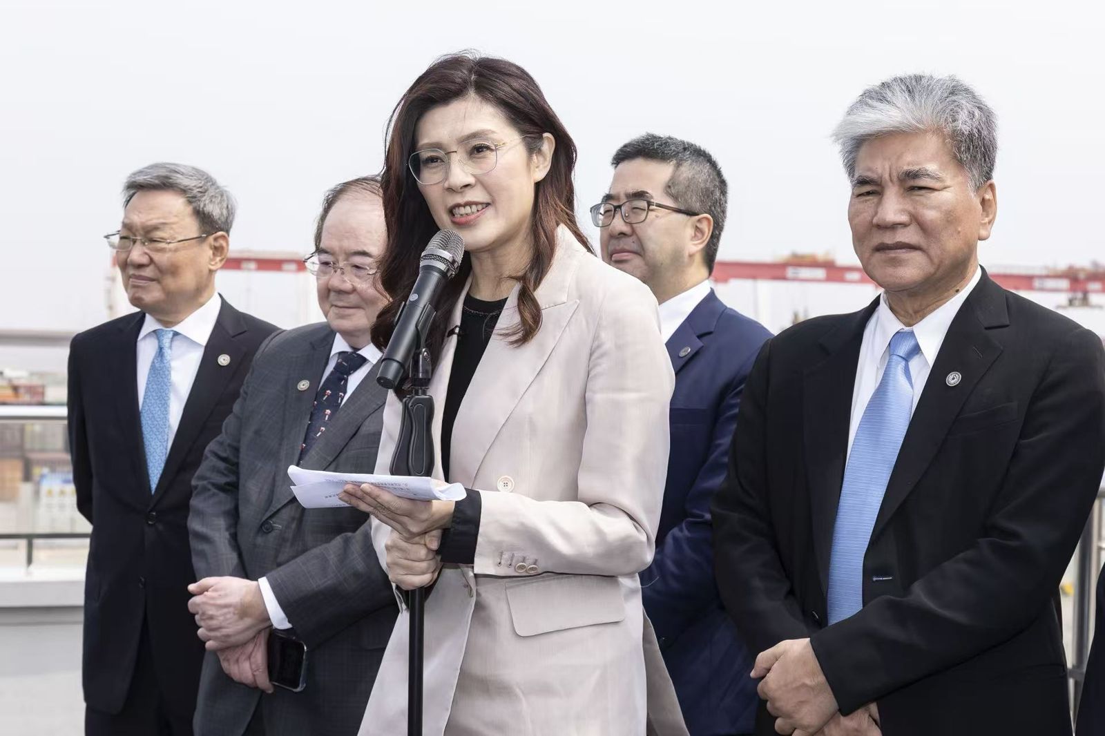 訪問上海重申「和平可讓一切成為可能」　鄭麗文：在天空飛的應該是鳥而非飛彈