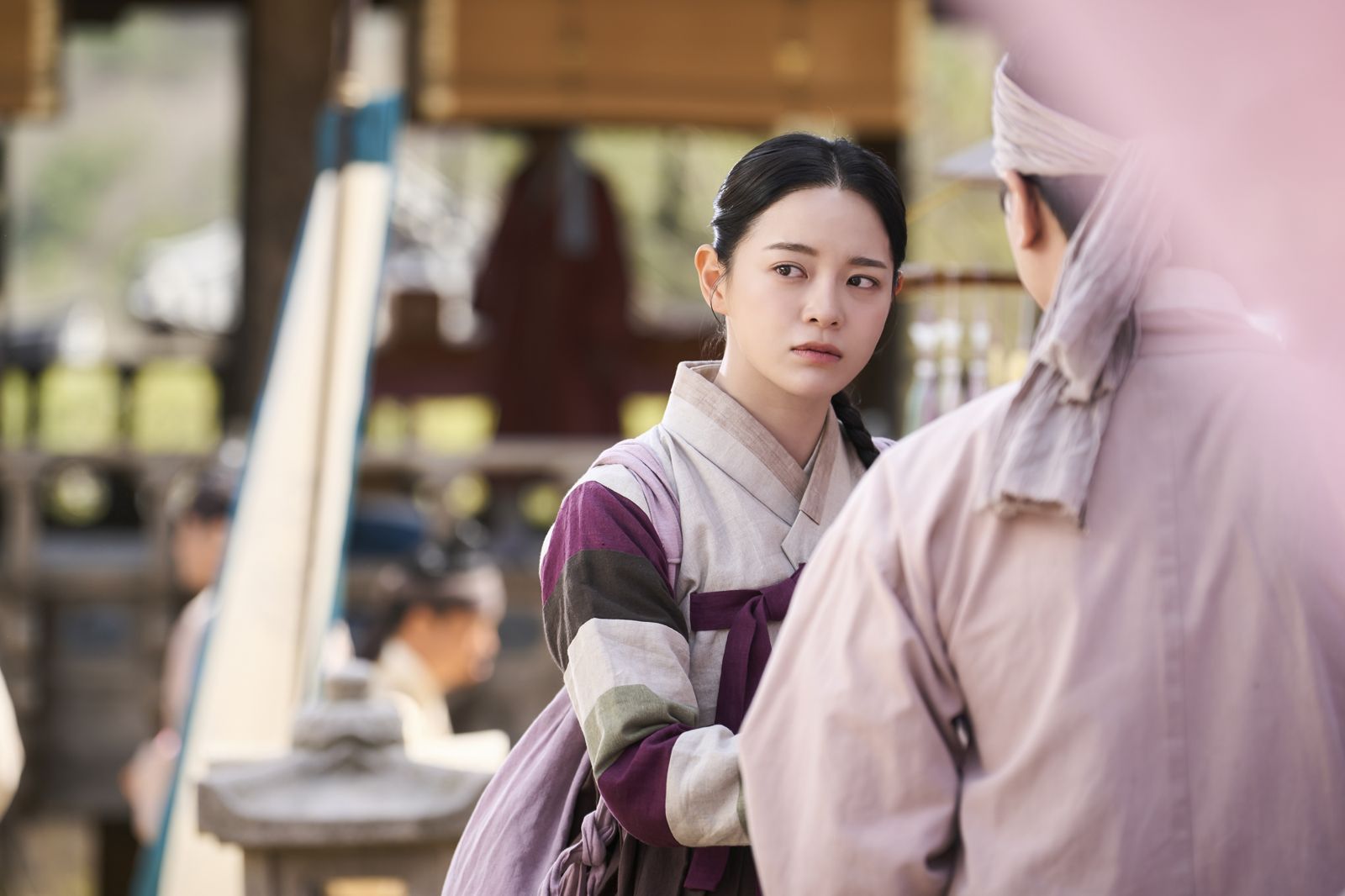 金世正為了靈魂互換的設定,特別向河智苑討教。friDay影音提供