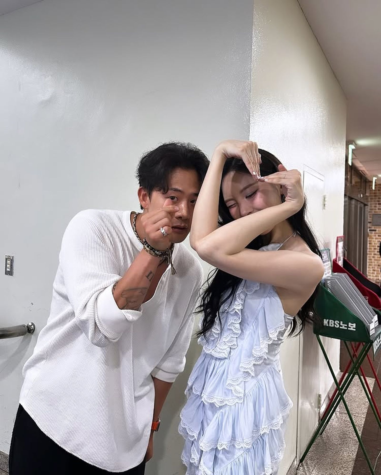 車炫承（左起）之前是宣美的舞者。翻攝Instagram @502bright