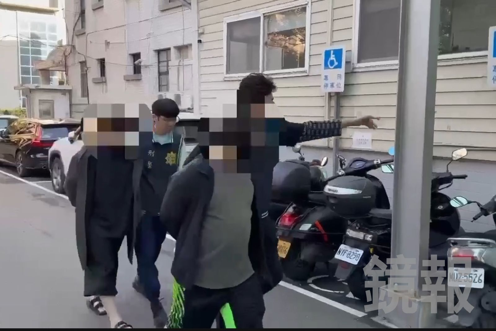 設局洗劫陳男的2名嫌犯遭拘提到案。翻攝畫面