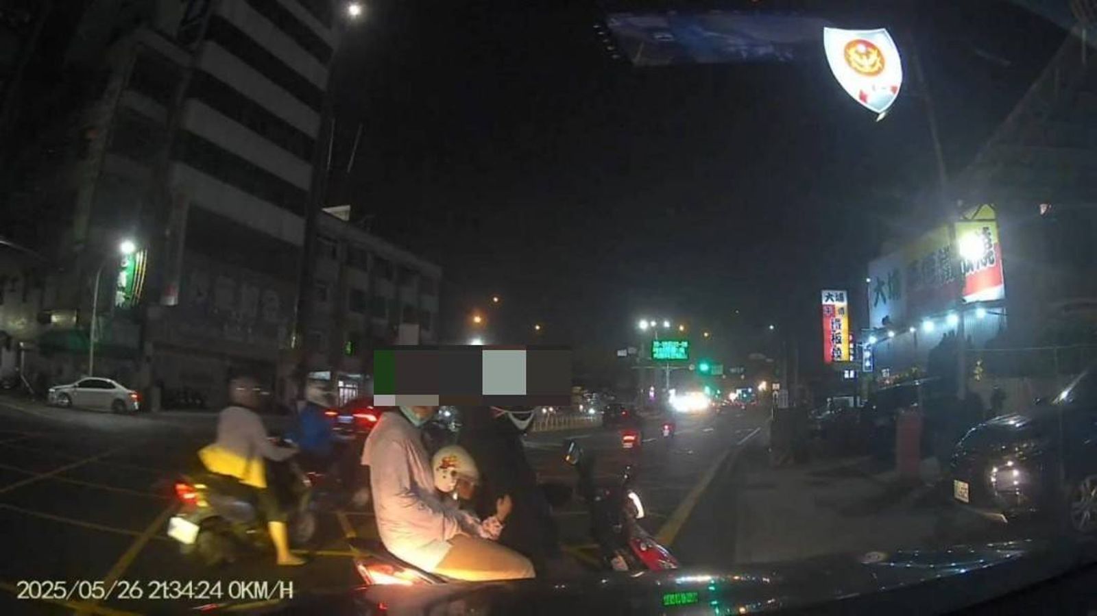 有片/童玩具塞鼻腔呼吸困難父母當街攔警車 鳴笛開道5分鐘送醫脫險