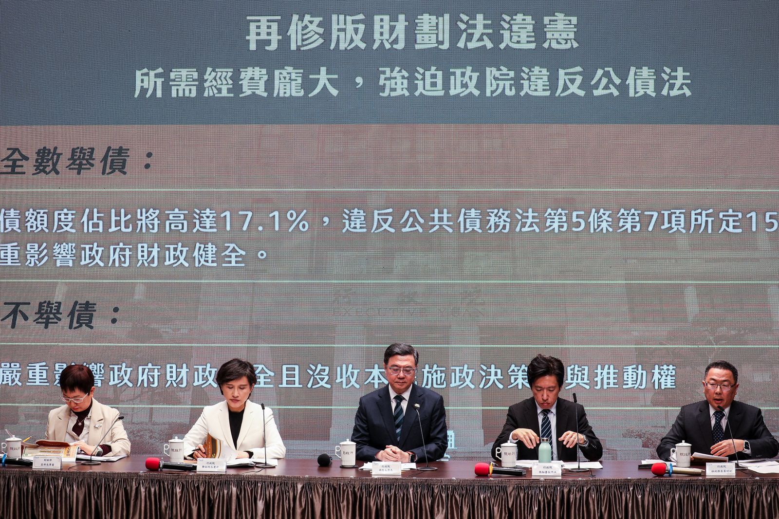 不副署、不公布的憲政意涵：行政院的責任政治並未越界