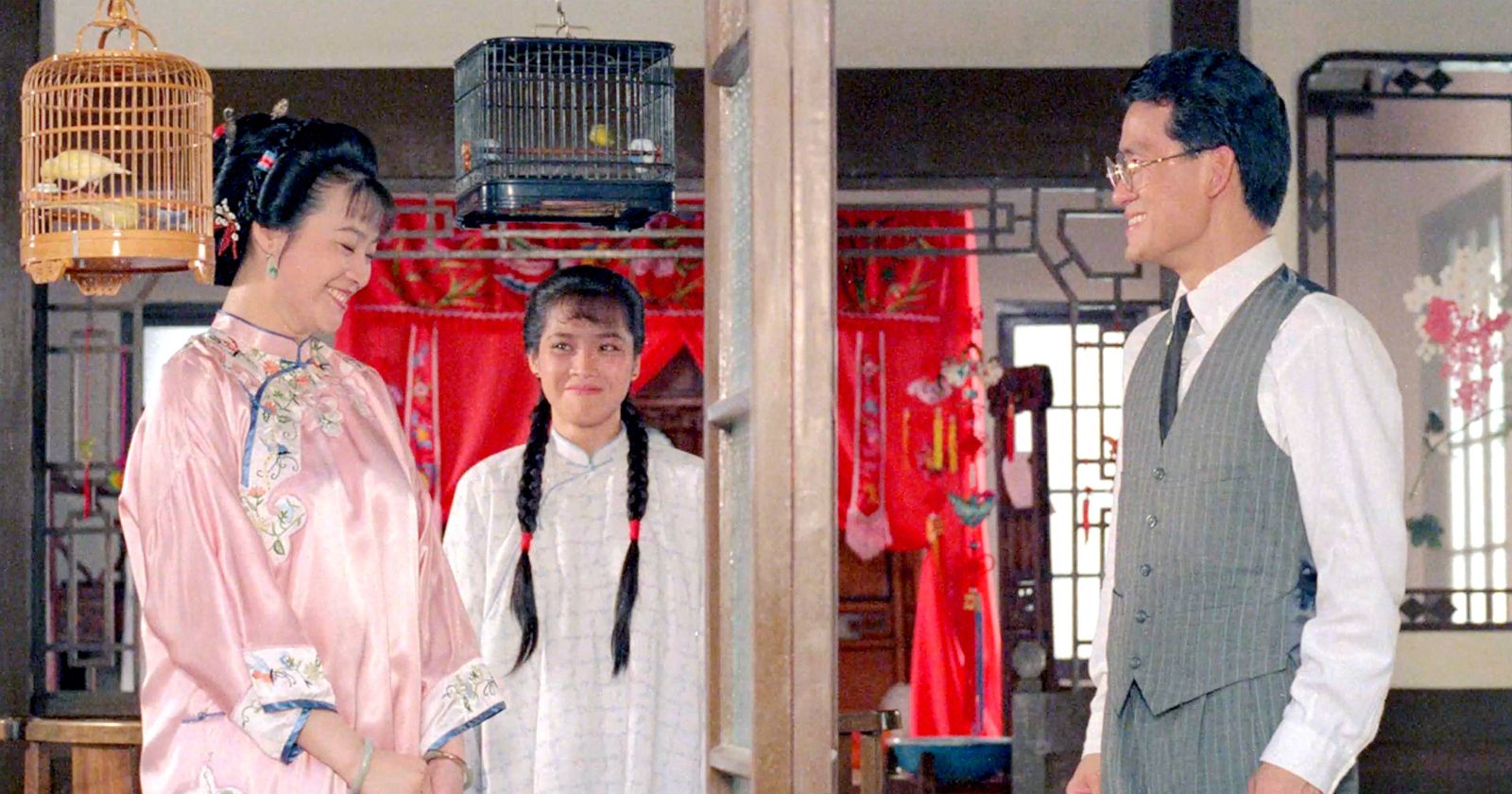 《桂花巷》帶觀眾穿越時光隧道 聽女神用優雅台語吵架-左起陸小芬、林秀玲、周華健。國家影視聽中心提供