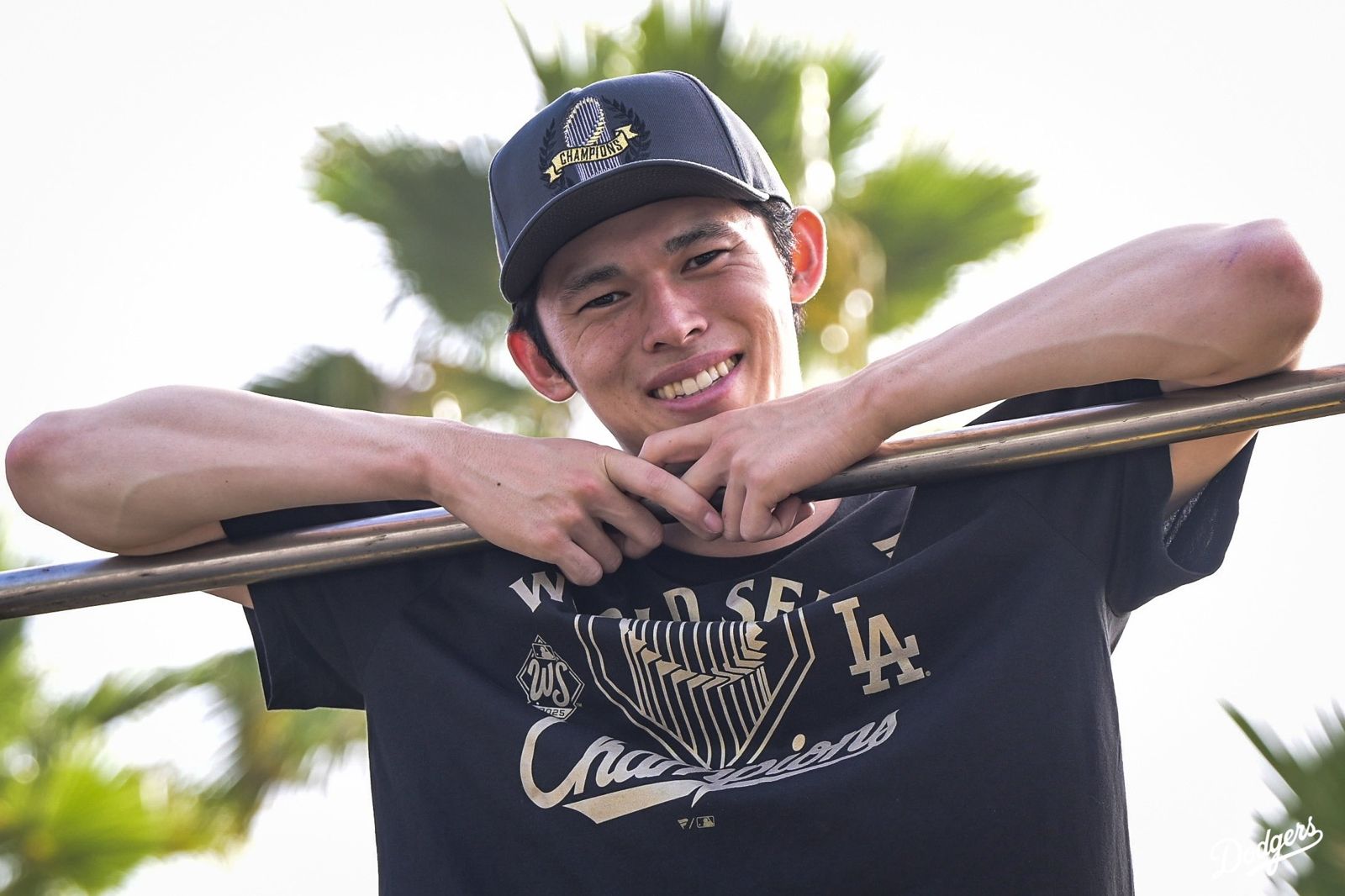 守護神變壽星!佐佐木朗希封王慶24歲生日 道奇老將Rojas點歌嗨唱