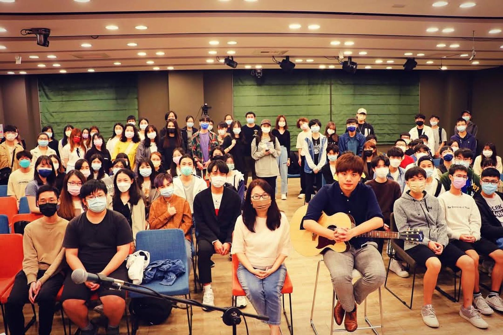 楊肅浩經常到各地演出，讓更多人聆聽台語歌的美好。翻攝楊肅浩IG