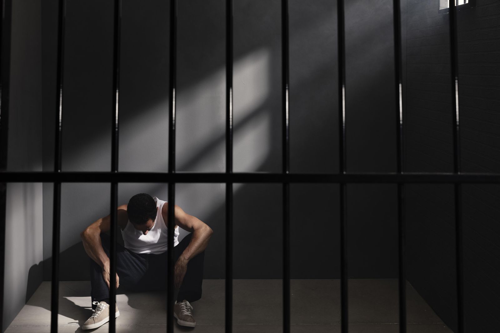 為籌兒子醫藥費!年輕爸偷變壓器遭判刑「獄中天人永隔」 2人最後對話曝光