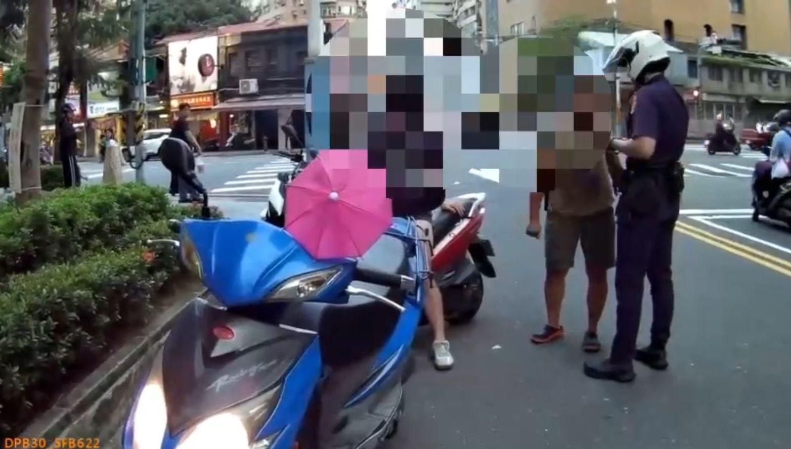 丁婦違規遭攔停舉發竟情緒崩潰。圖/翻攝畫面