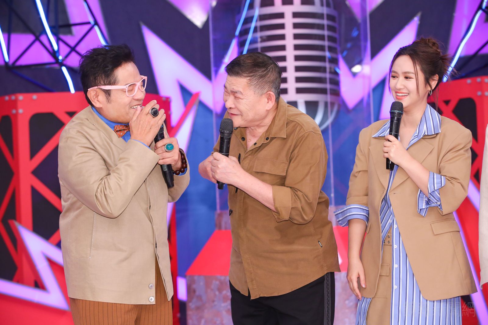 許效舜（左）大約兩年多以前有帶劉品言去拜月老廟。李鍾泉攝