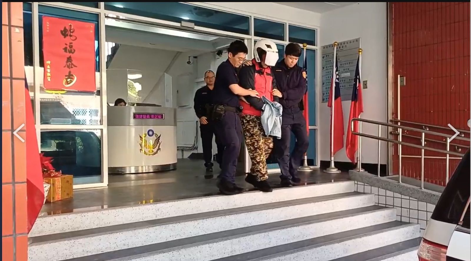 男公車上講電話咆哮「要去投手榴彈」　全車嚇壞驚逃...警火速圍捕