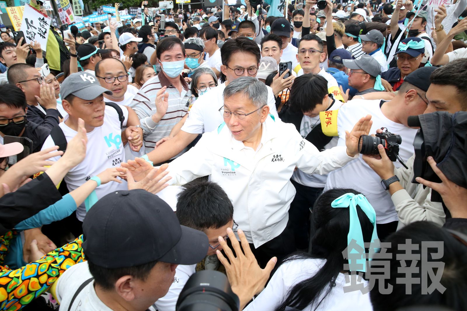 震傳媒民調／54.2%民眾不信柯文哲清白　鐵粉小草「20至39歲、大學學歷」