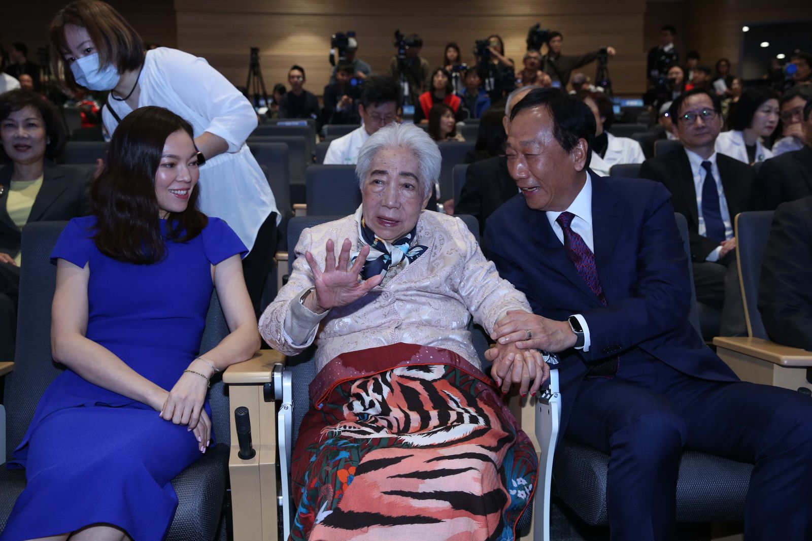 快訊／郭台銘母親初永真逝世享壽百歲　郭：遵囑不辦公祭、永記母訓「永遠真誠」