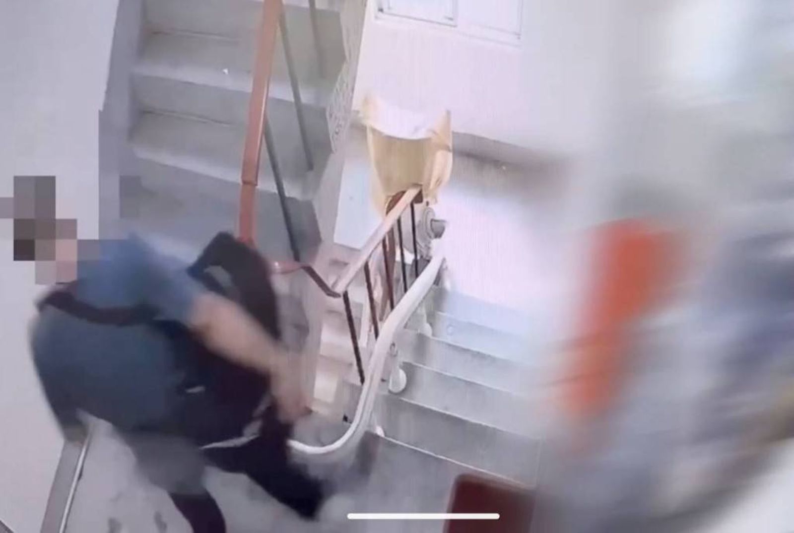 有片／來都來了　無業賊闖空門發現沒人竟「定居」頂樓　鄰居報案遭警當場逮捕