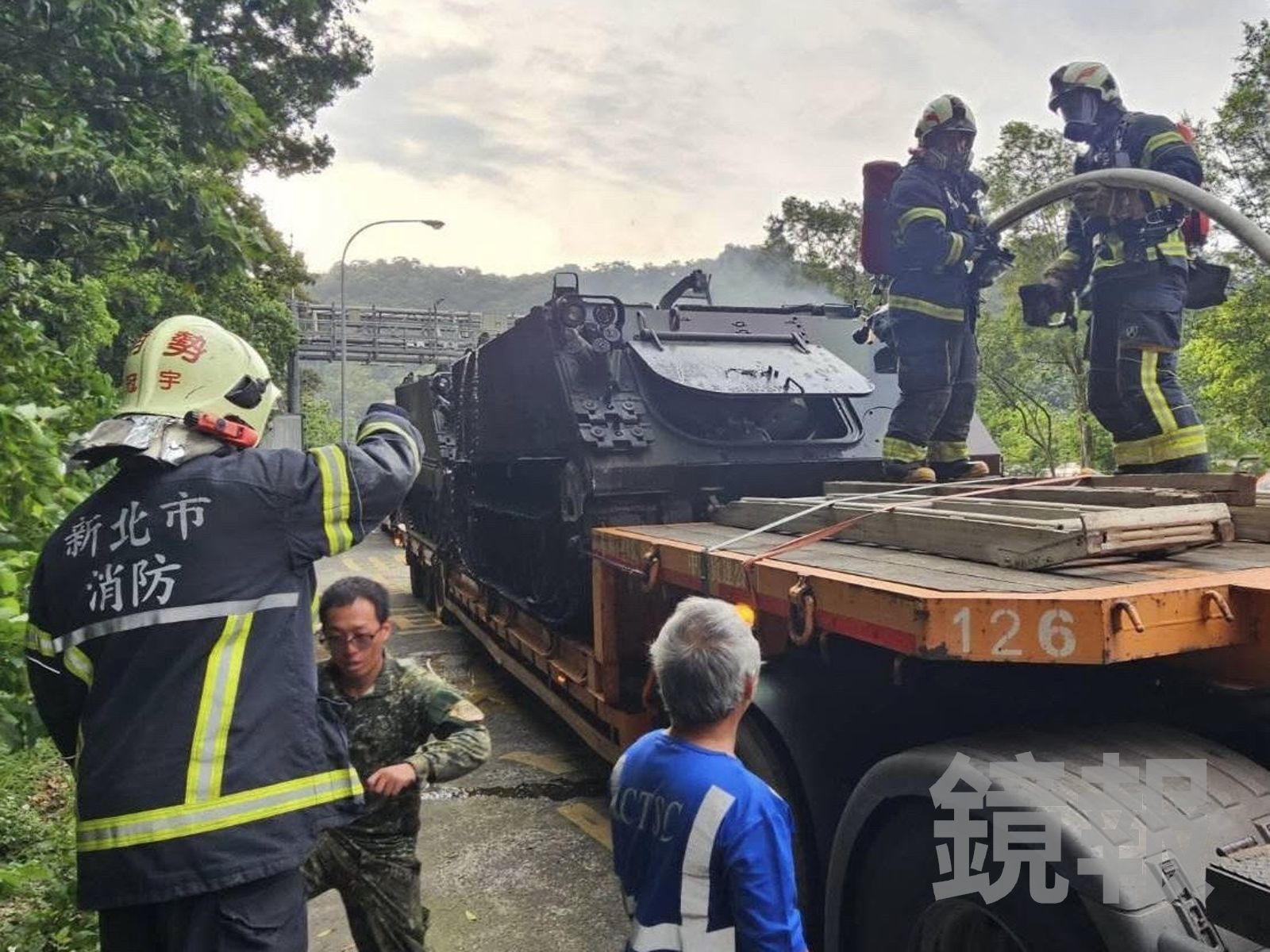 裝甲車國道起火畫面曝！拖板車延燒軍車　排除會續北上竟燒第二次