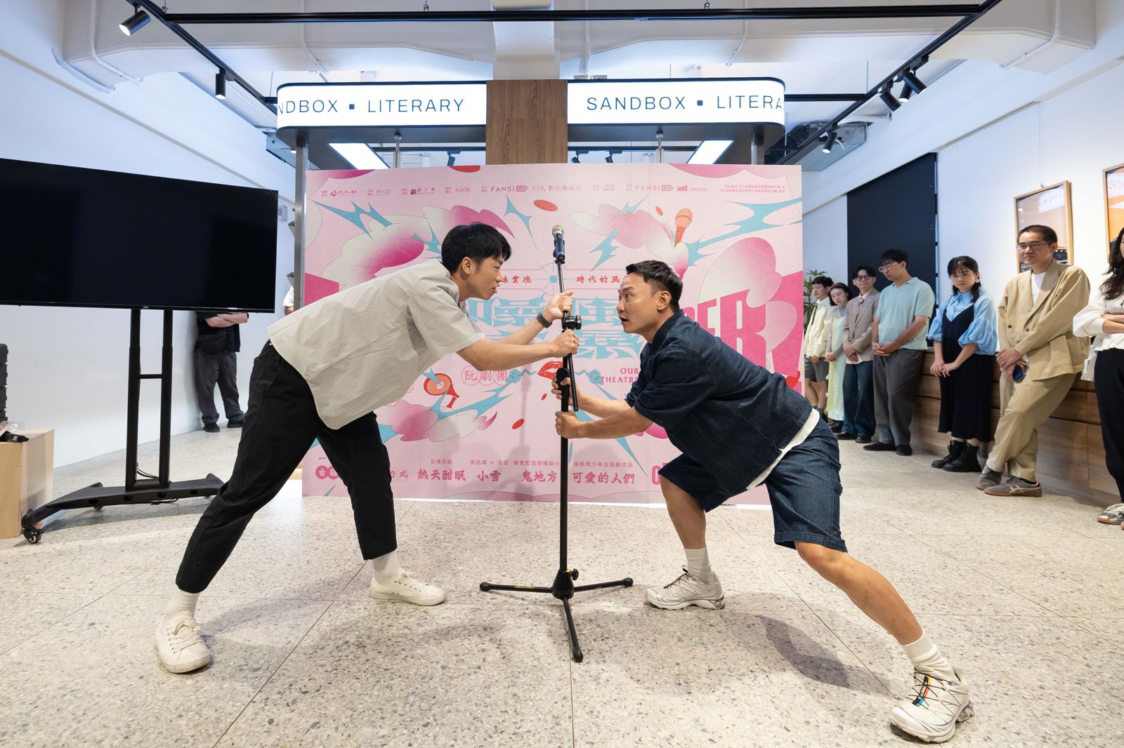 舞台劇《鬼地方》改編自鏡文學作品、陳思宏同名小說，刻劃永靖家族的崩壞、秘密、傷痕與醜陋，將在《噪音風暴》中精采呈現。攝影／林政億