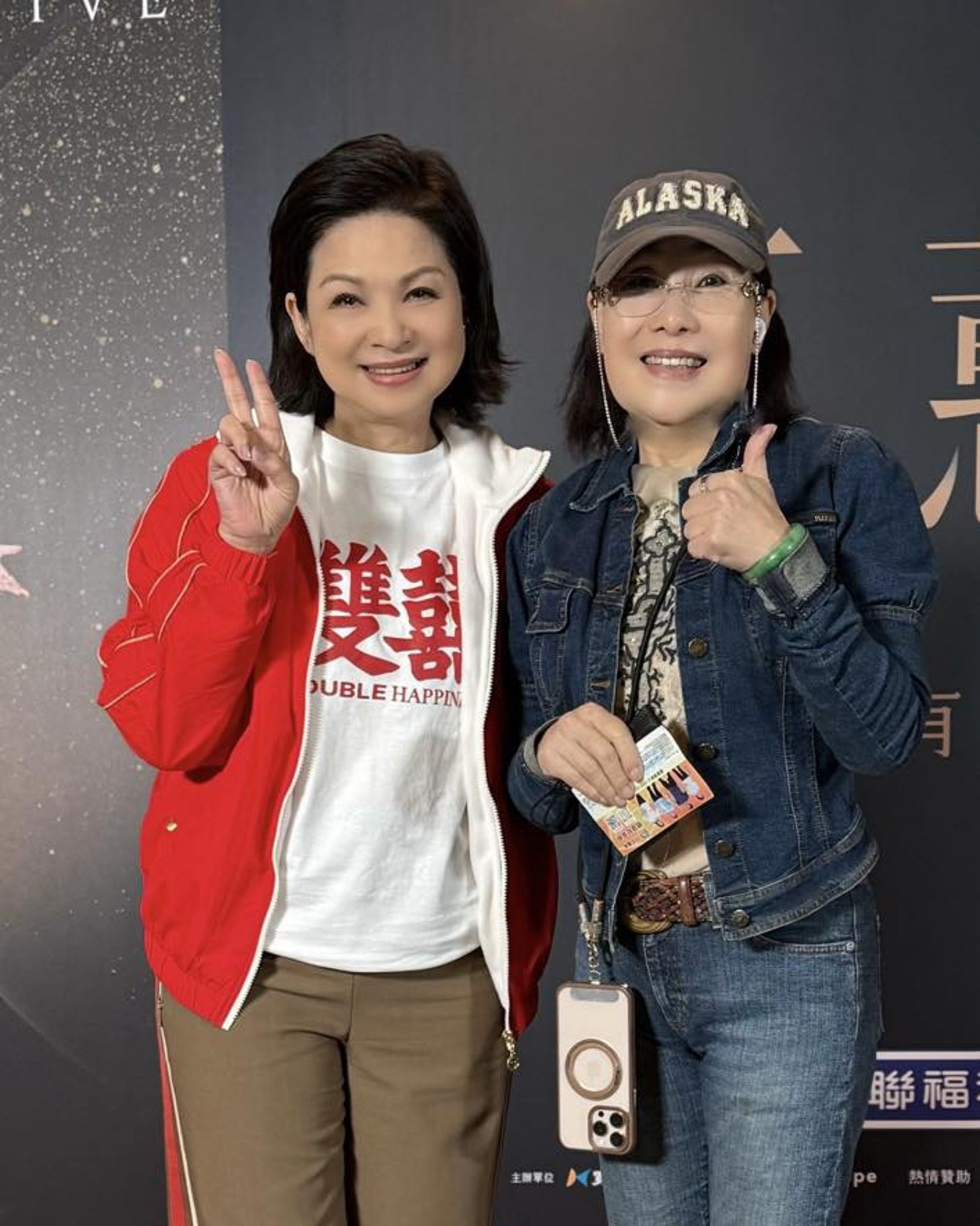 楊貴媚（左）哀悼鄭琇月。翻攝楊貴媚 Yang Kuei Mei臉書