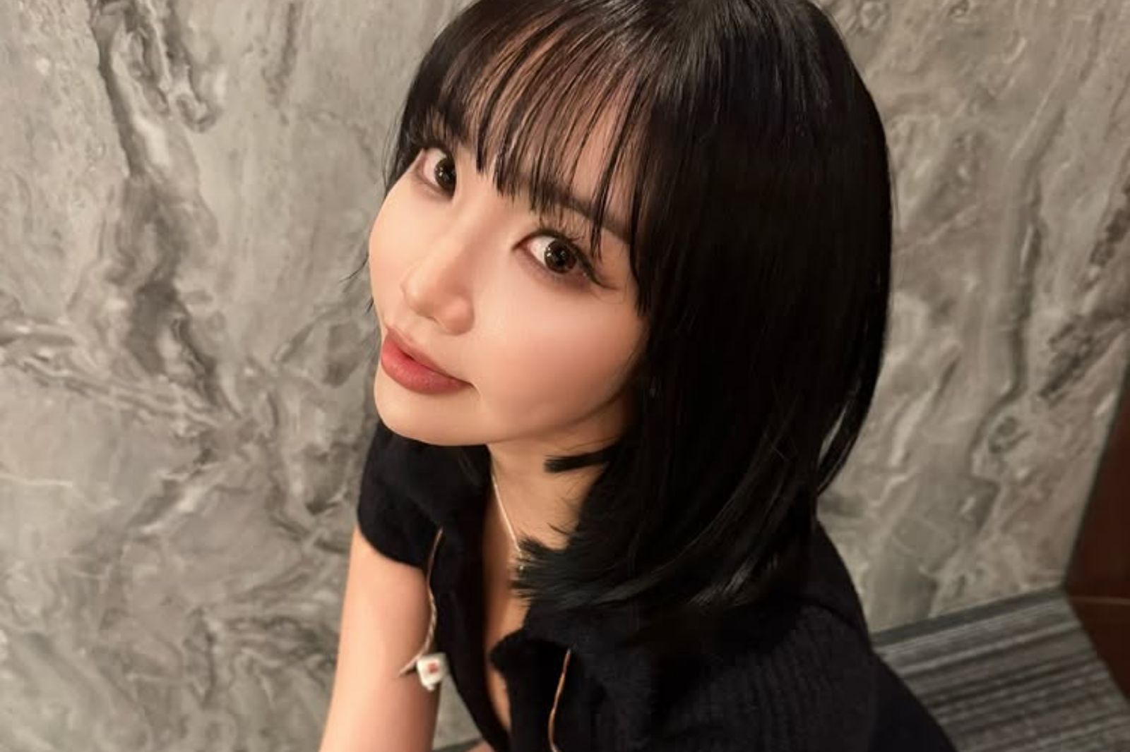 陳芳語分手5個月「高大墨鏡男親密摟肩」 爆新戀情「經紀人2字回應」超明瞭