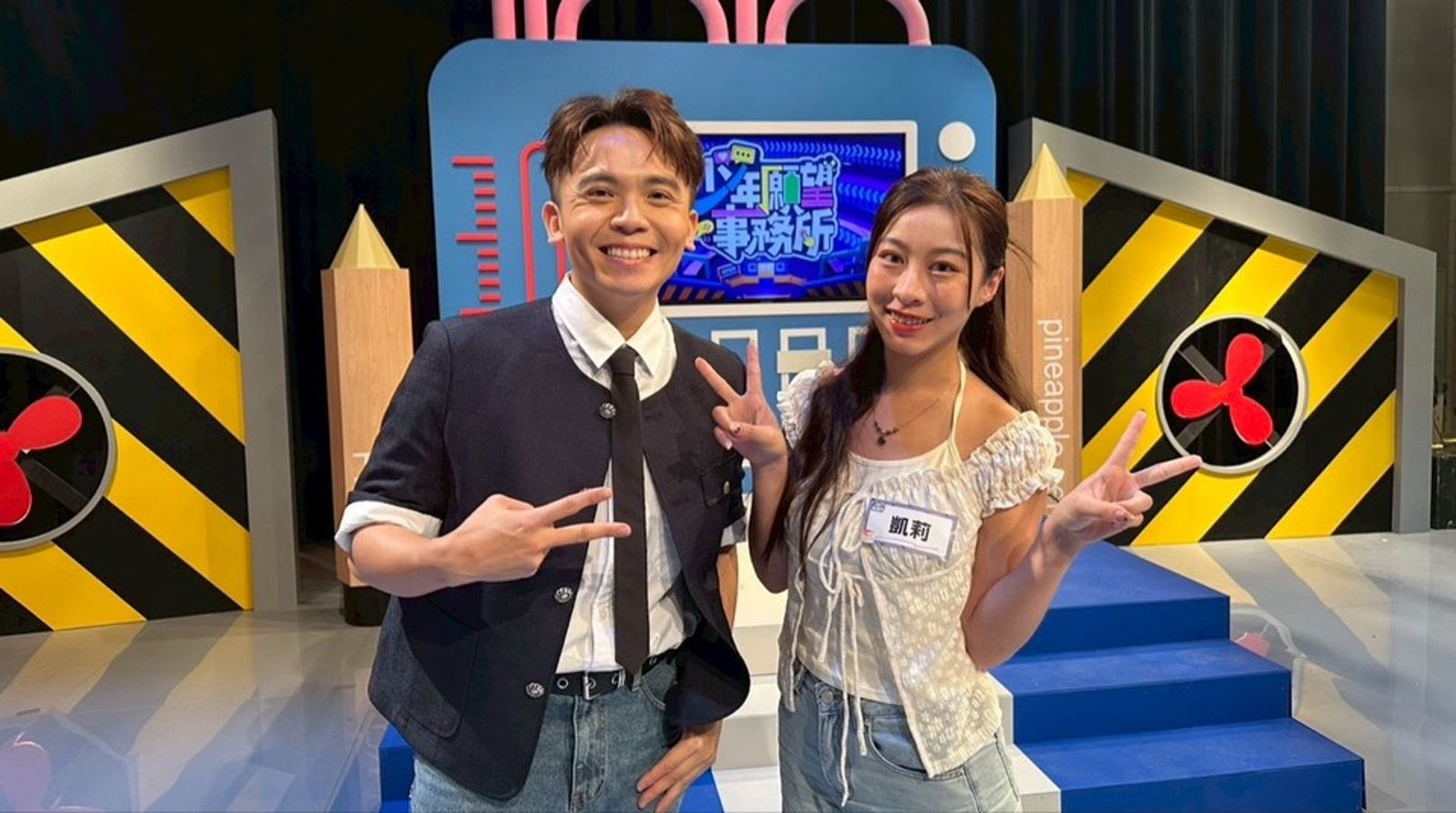 黃豪平與啦啦隊凱莉合影。凱利提供