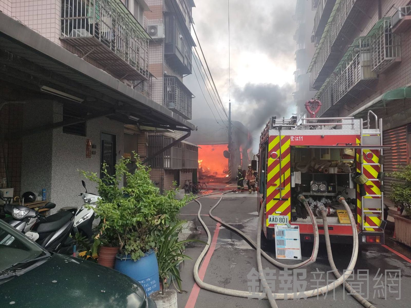 影／蘆洲工廠火警　火勢猛烈濃煙直竄天際