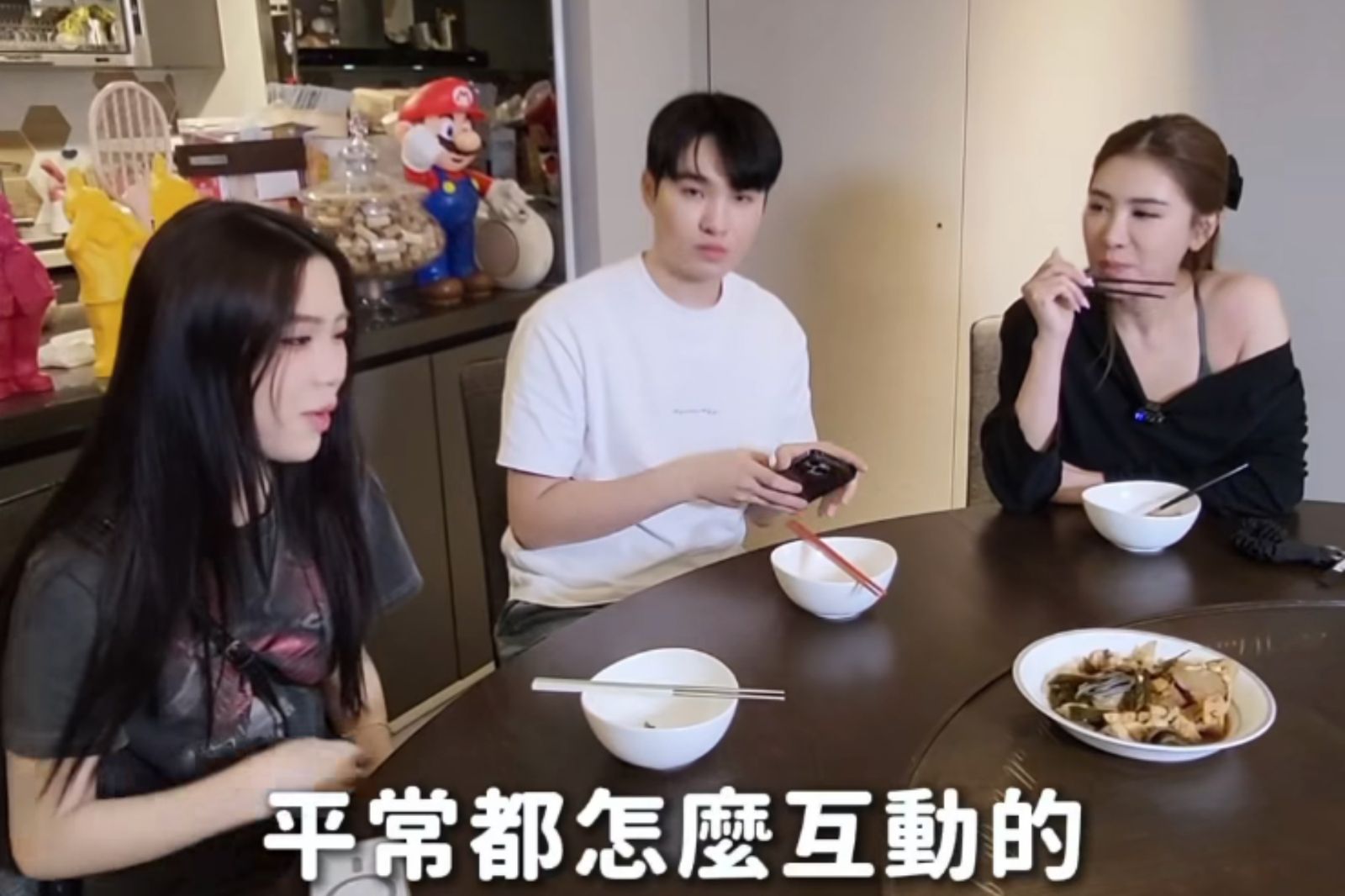 小禎女兒Emma長直髮氣質爆棚　「吐槽媽媽」互動超溫馨