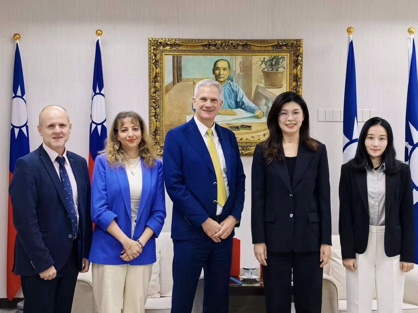 「遭歐洲駐台機構封殺」謠言不攻自破 鄭麗文接連與英、德代表於黨中央會面