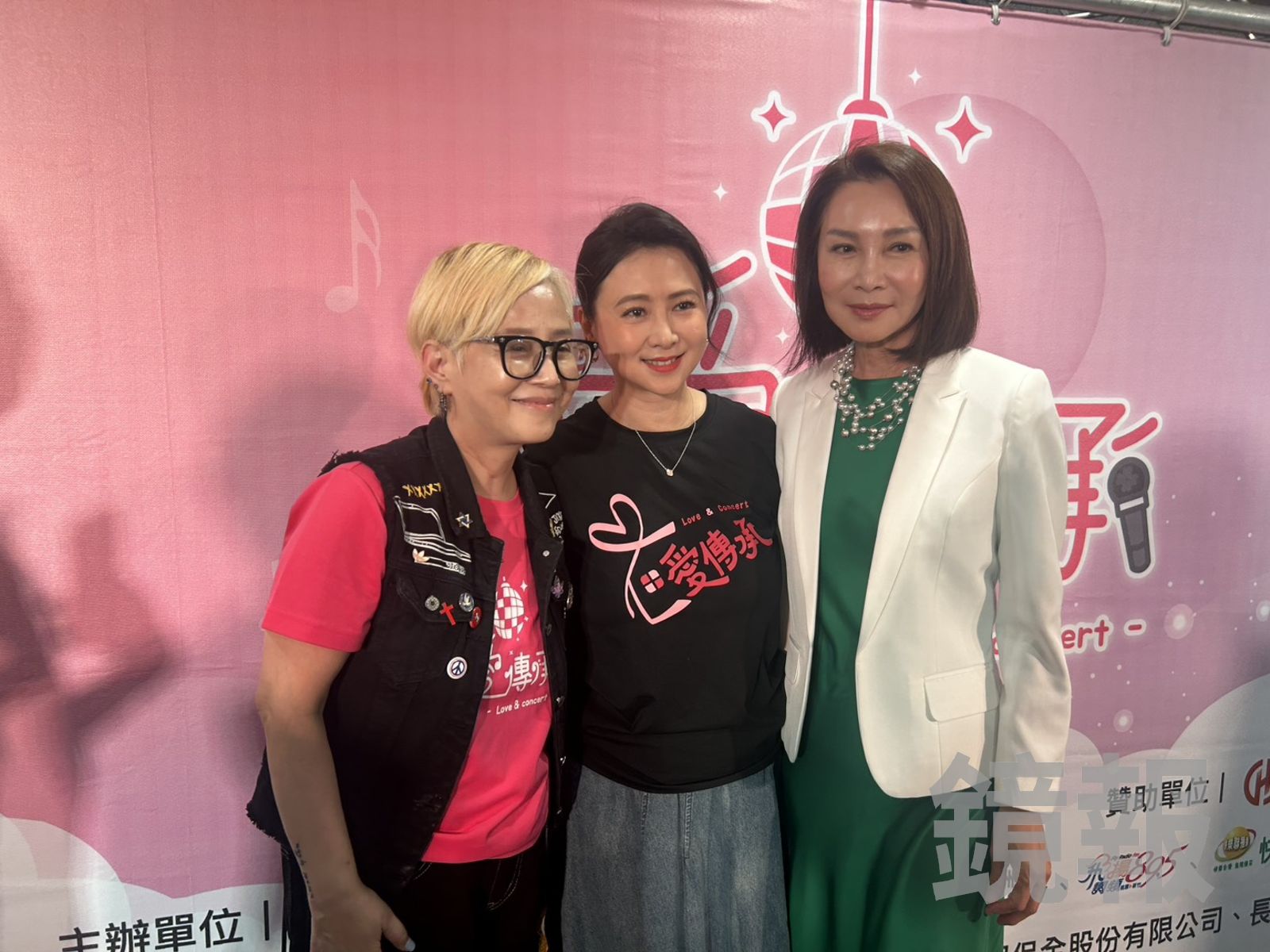 翁虹（中）出席公益活動。吳昕蓓拍攝