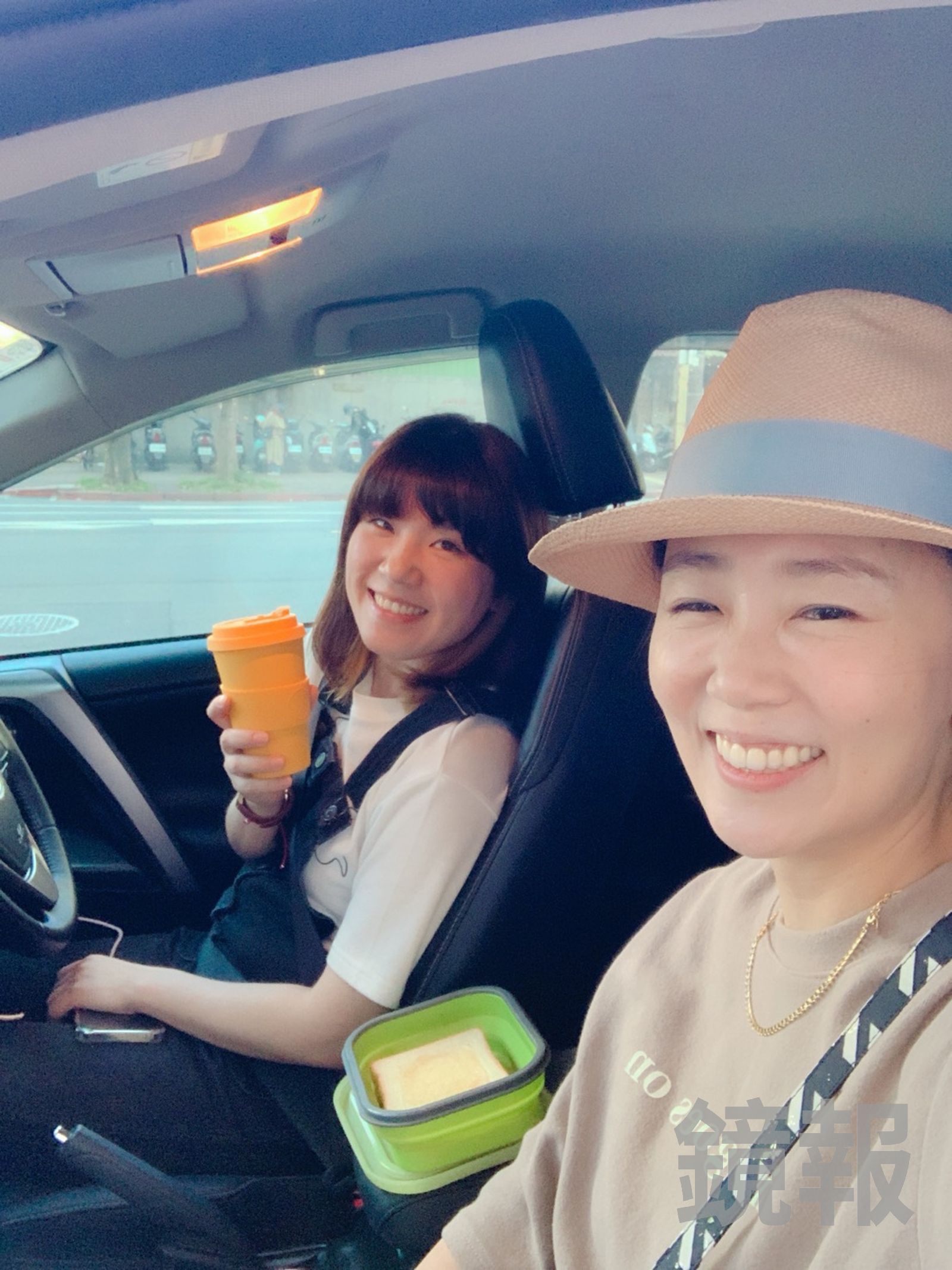 基於好友情誼，葉力綺（左）才願意借周品妤（右）寄戶籍，不料周品妤的法院傳票與債主存證信函不斷寄到家中，還有不明人士上門狂按電鈴，把葉力綺嚇死了。葉力綺提供