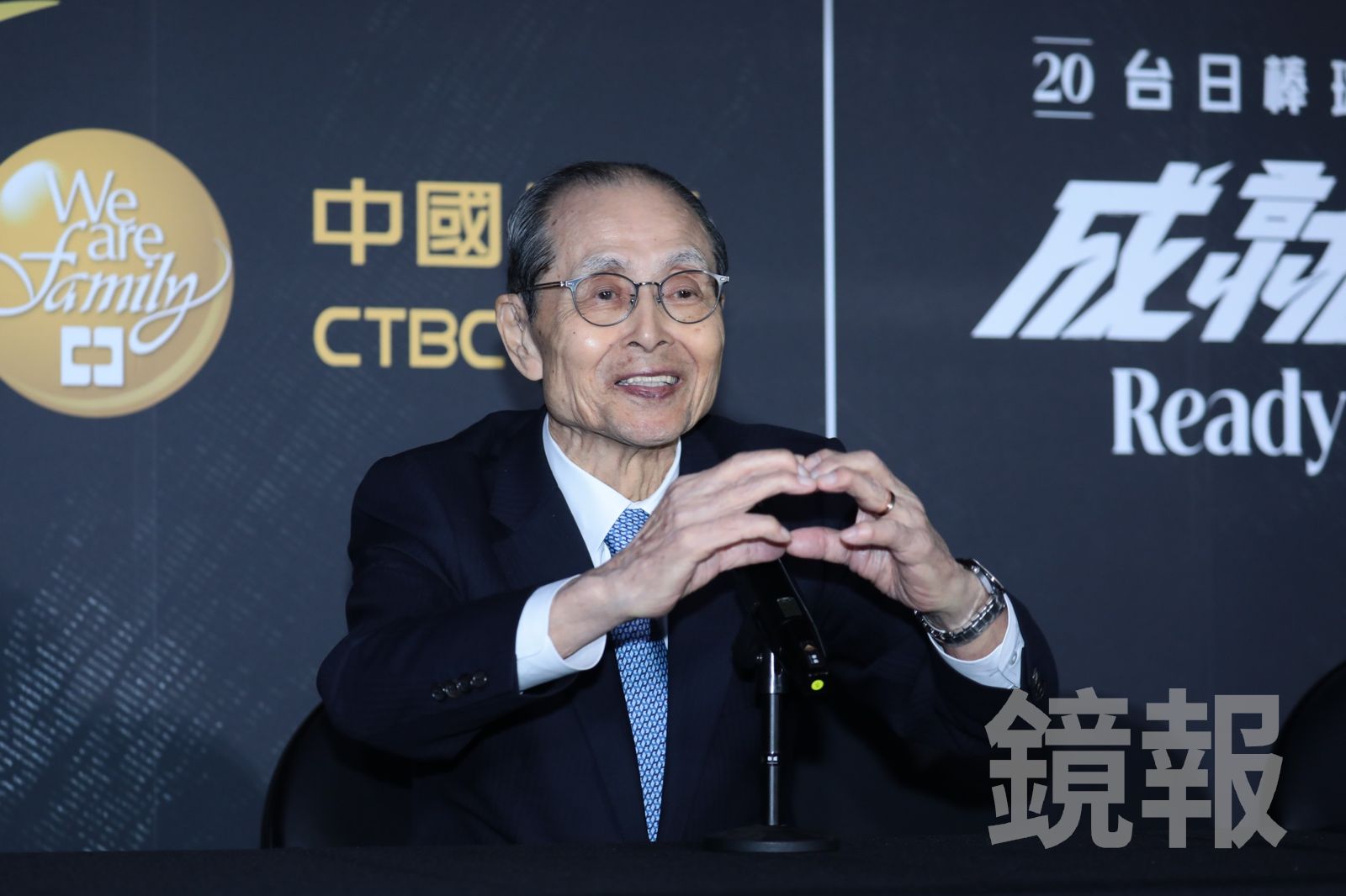 超可愛!王貞治賽前和CT AMAZE「比愛心」 笑說:羨慕現在的選手