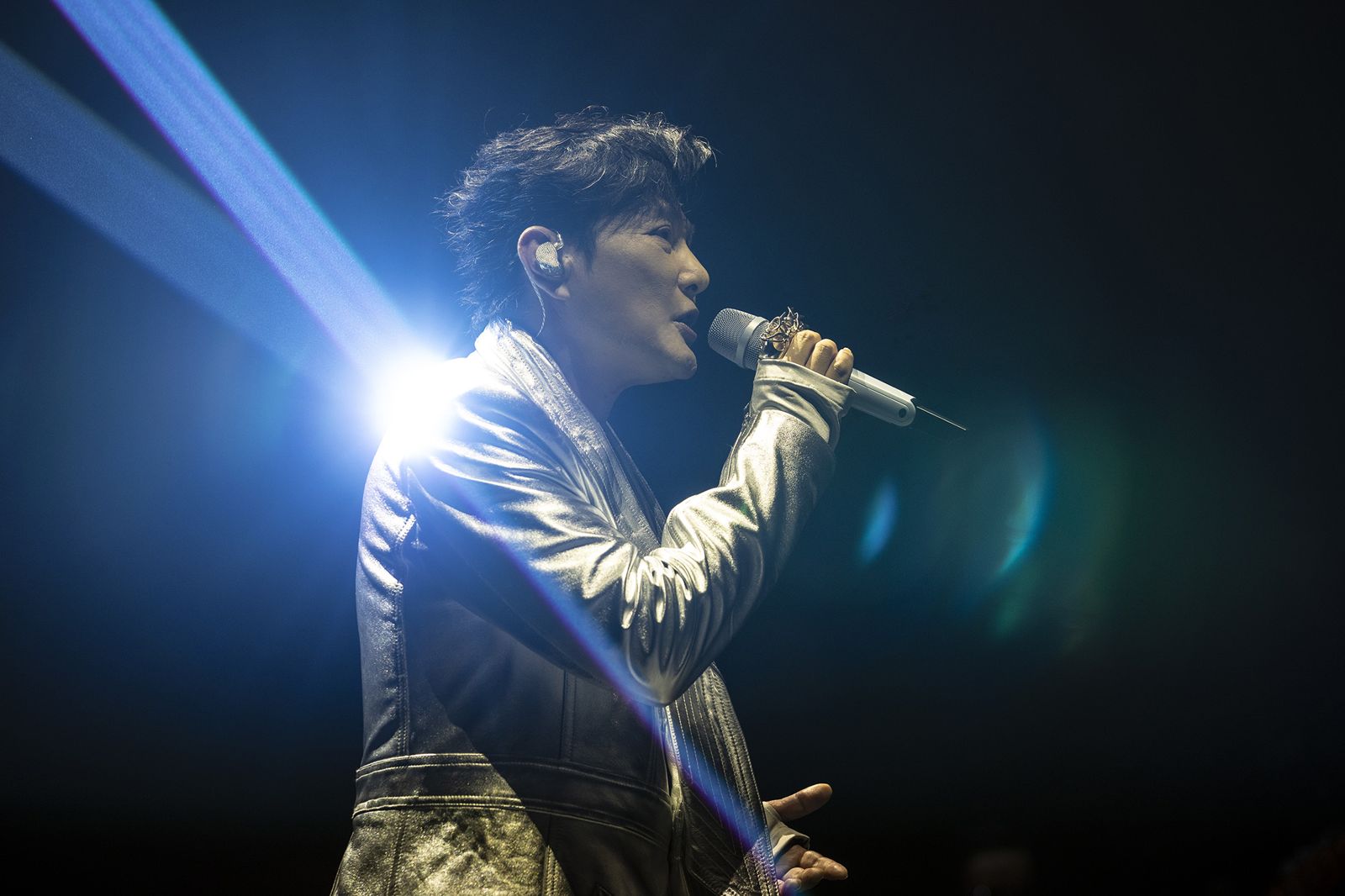 張信哲日前在美國拉斯維加斯啟動巡演首站。潮水音樂提供