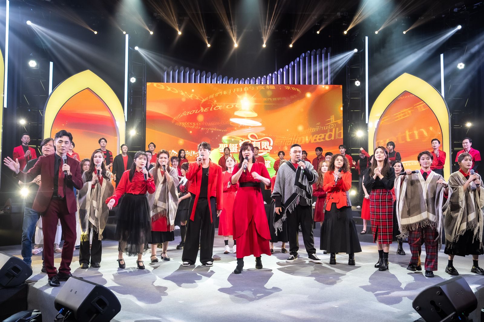 「藝起發光」藝人們。TVBS提供