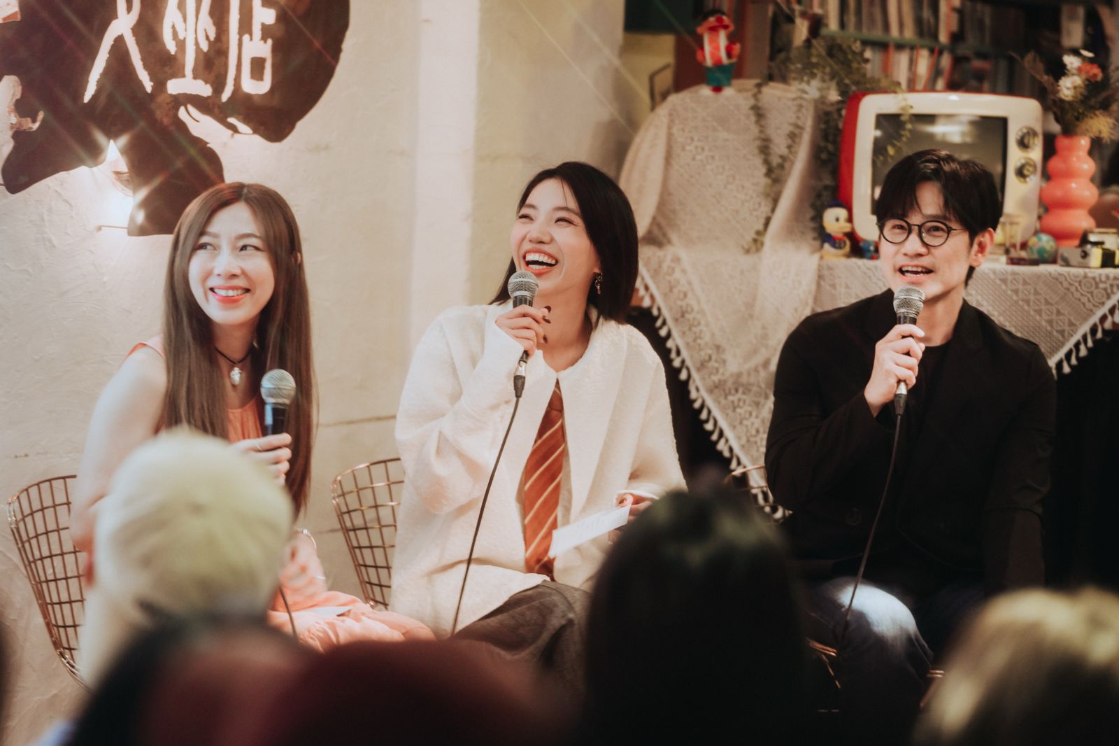 洪佩瑜13日攜手陳建騏、王小苗舉辦專輯搶先聽。何樂音樂提供