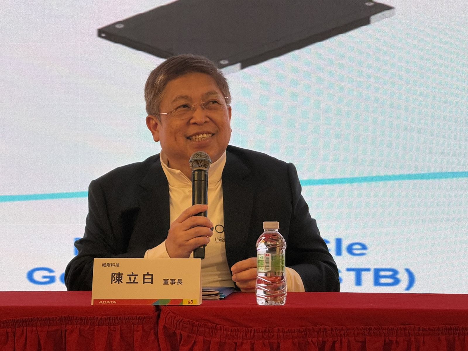 記憶體模組廠業績齊旺　陳立白揭一二線廠差距喊：路遙知馬力