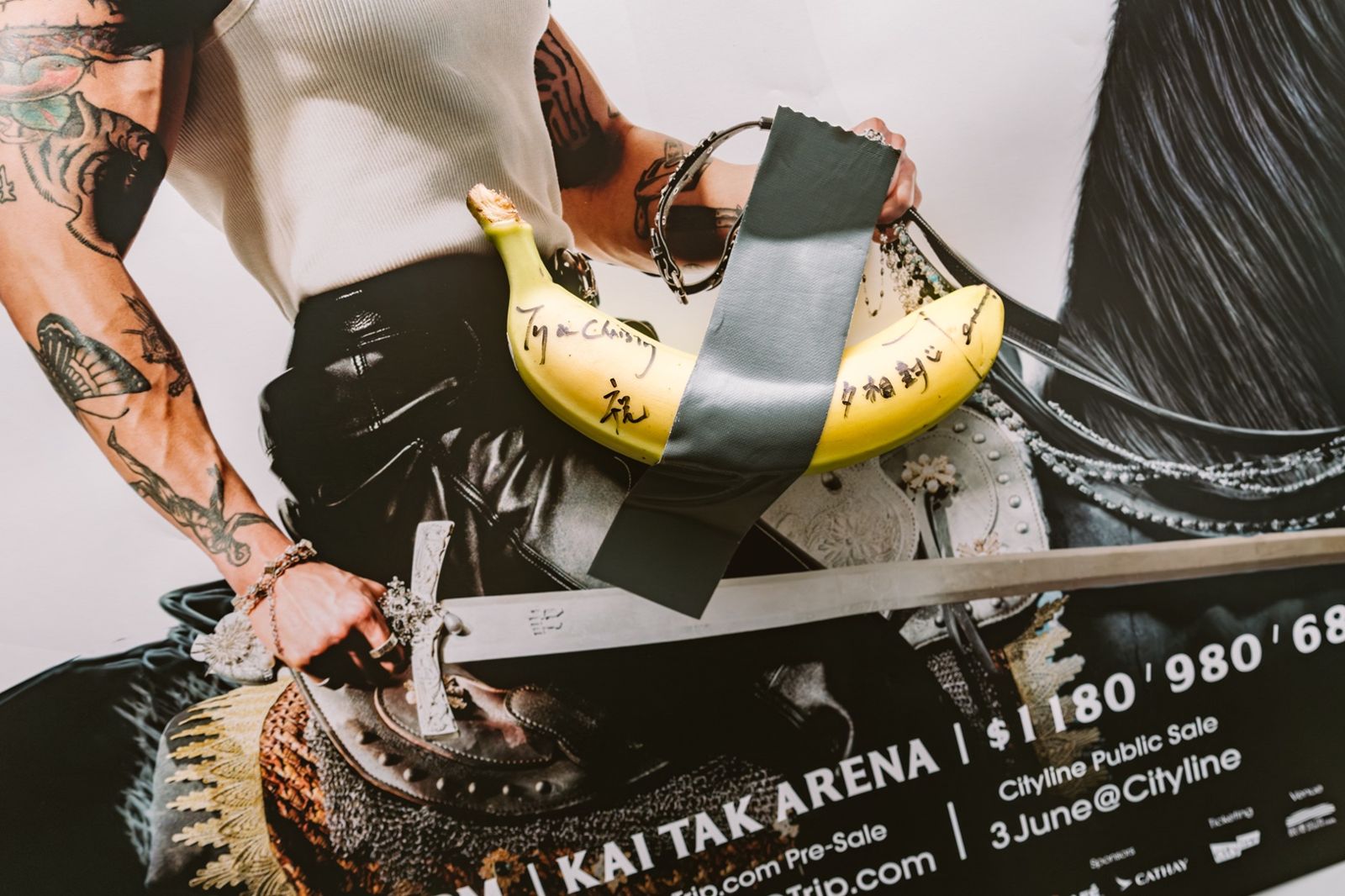 林家謙在Tyson Yoshi演唱會上送香蕉當禮物。想不到音樂工作室提供