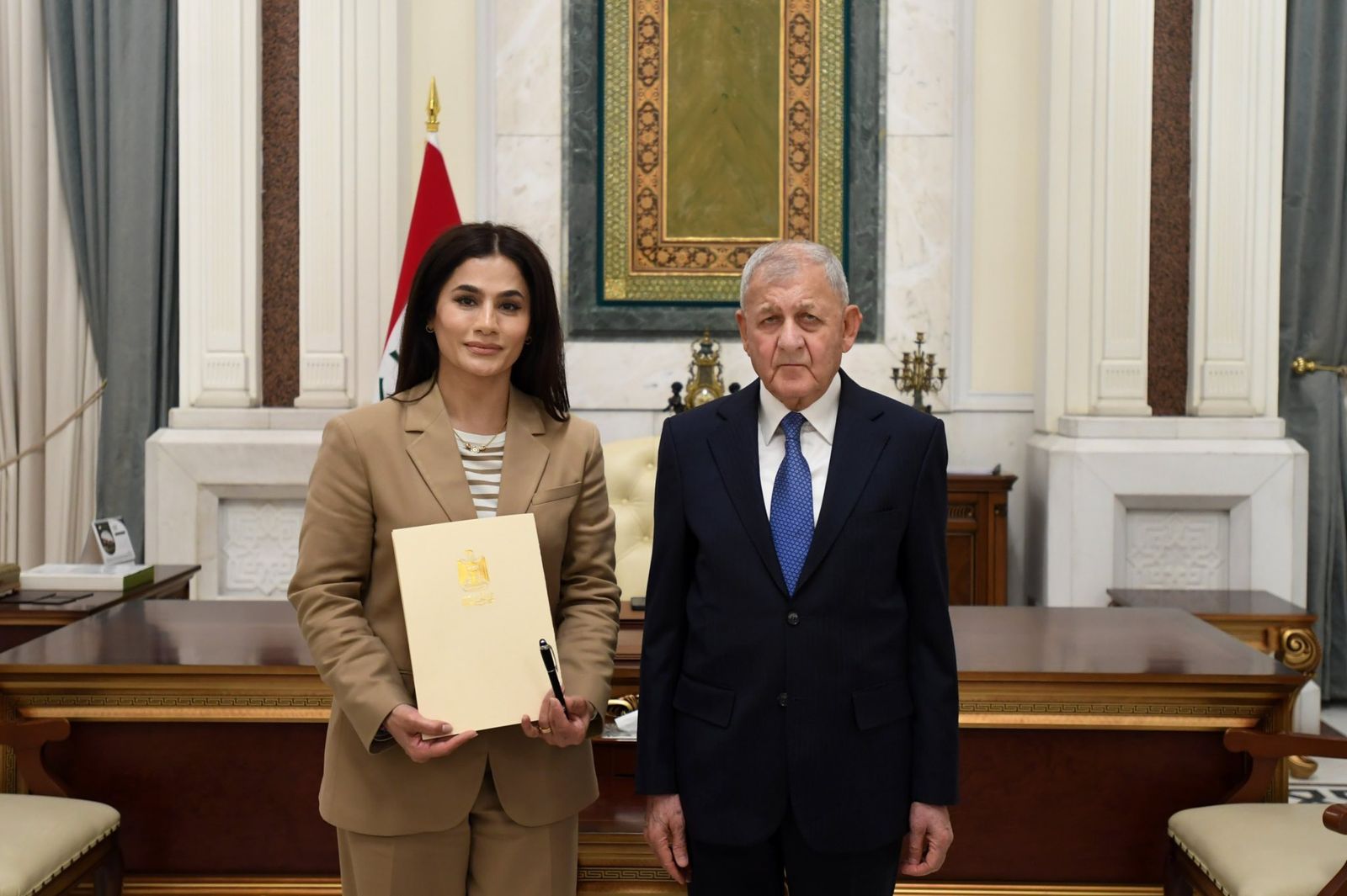 Nuxsha Nasih與伊拉克總統拉希德(Abdul Latif Rashid)合照。圖片取自Nuxsha Nasih臉書