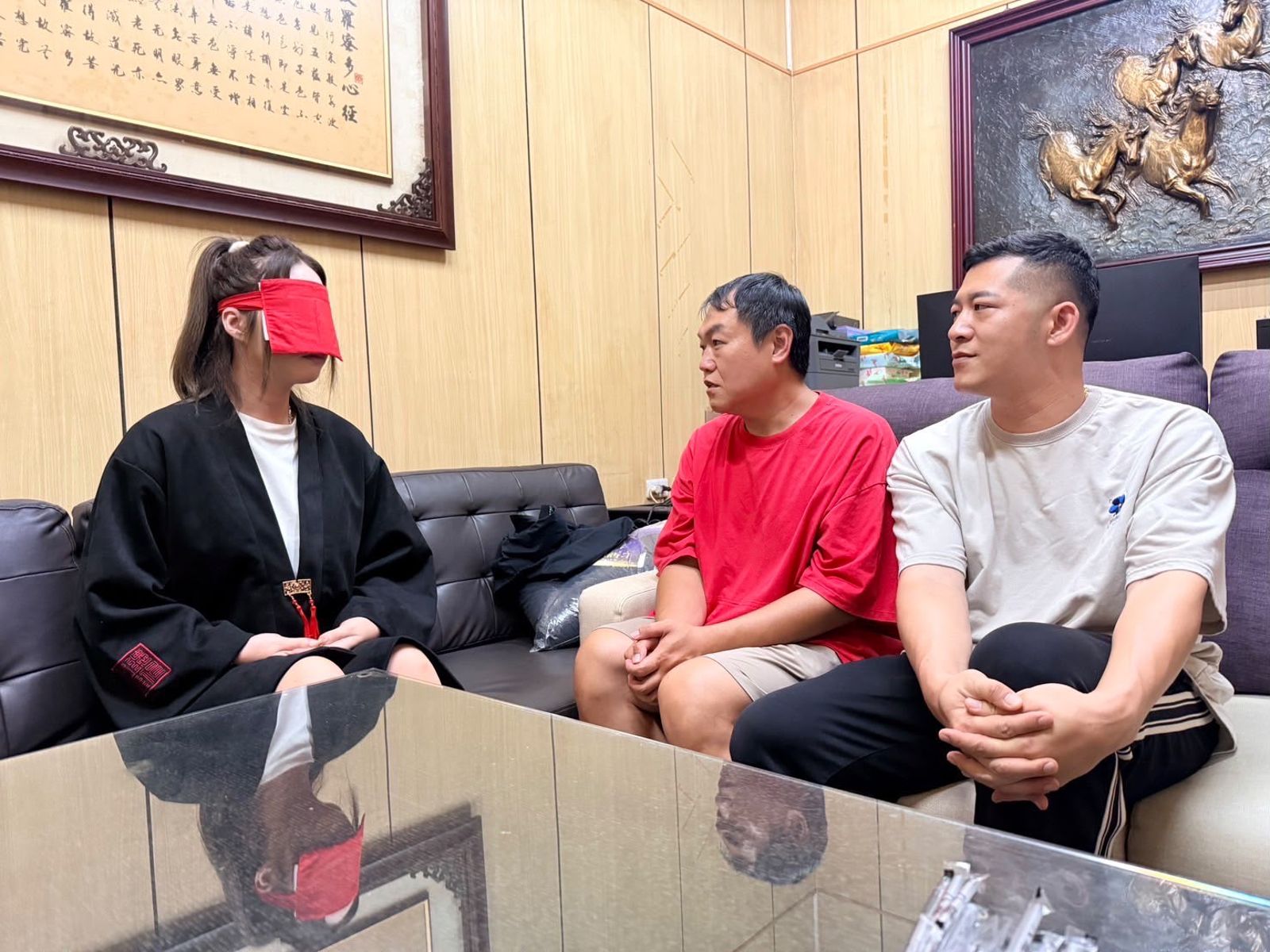 鬼月不怕墓園!草爺砸近百萬經營YT「看你老墓」 司徒建銘曝背後使命