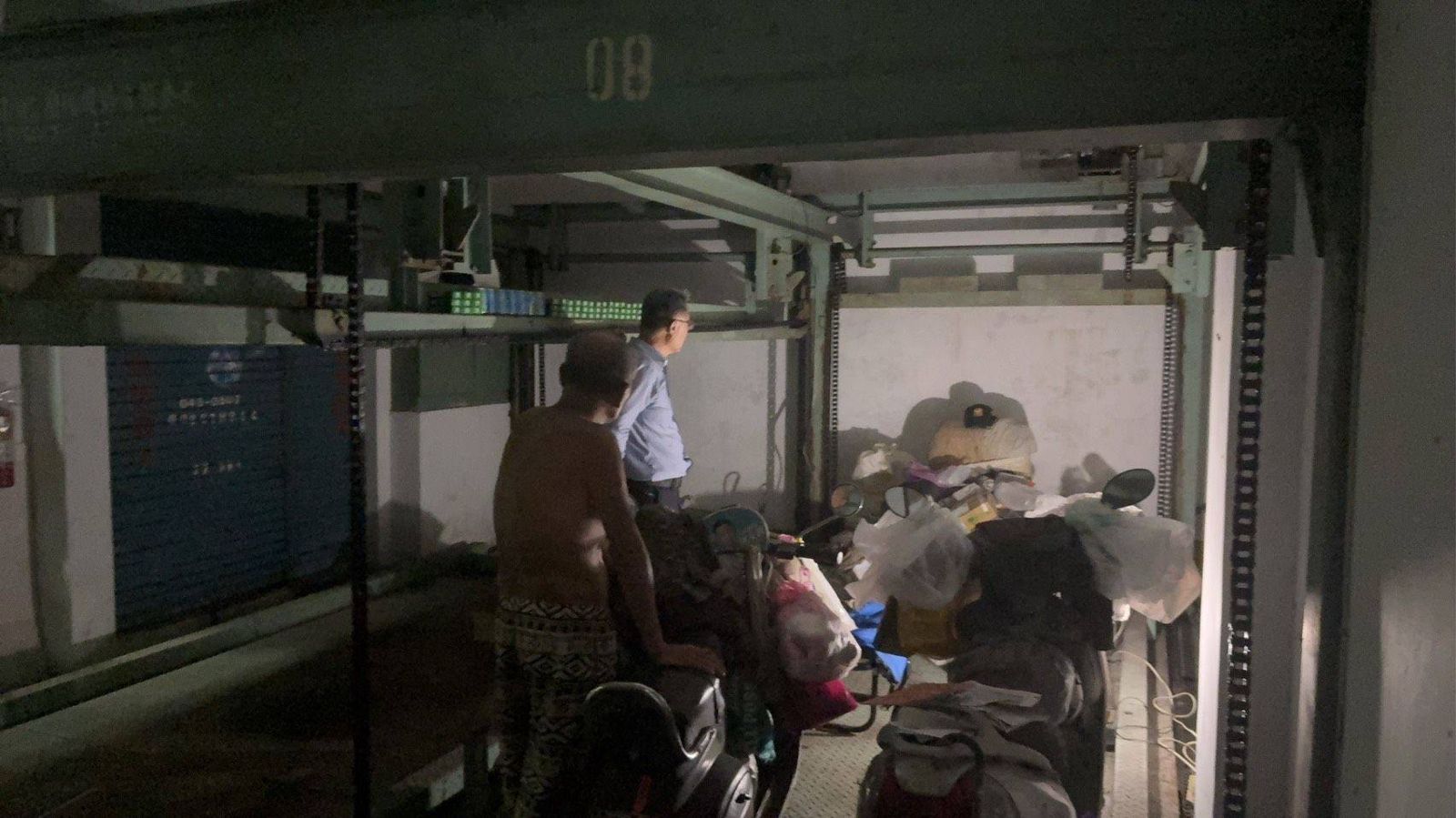 家被法拍　高雄阿公「寄生機械車位」2年半！今遭警鐵腕清空