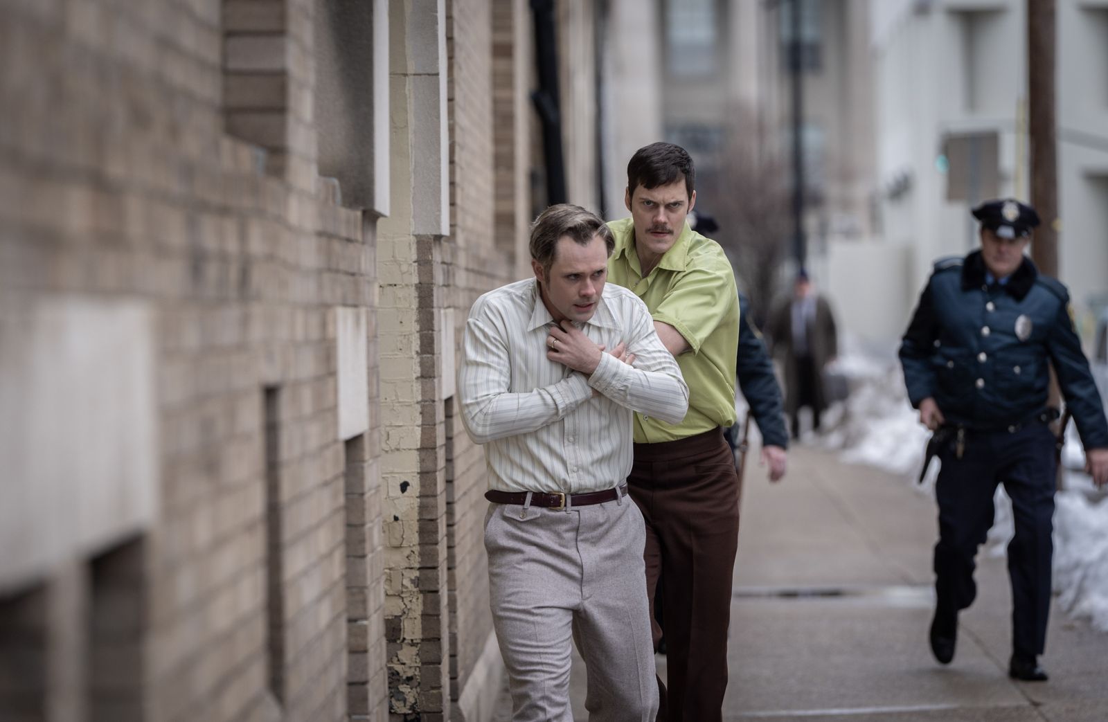 脖子繫獵槍扳機！比爾史柯斯嘉「死亡連線」對峙影帝　全美直播63小時竟反轉