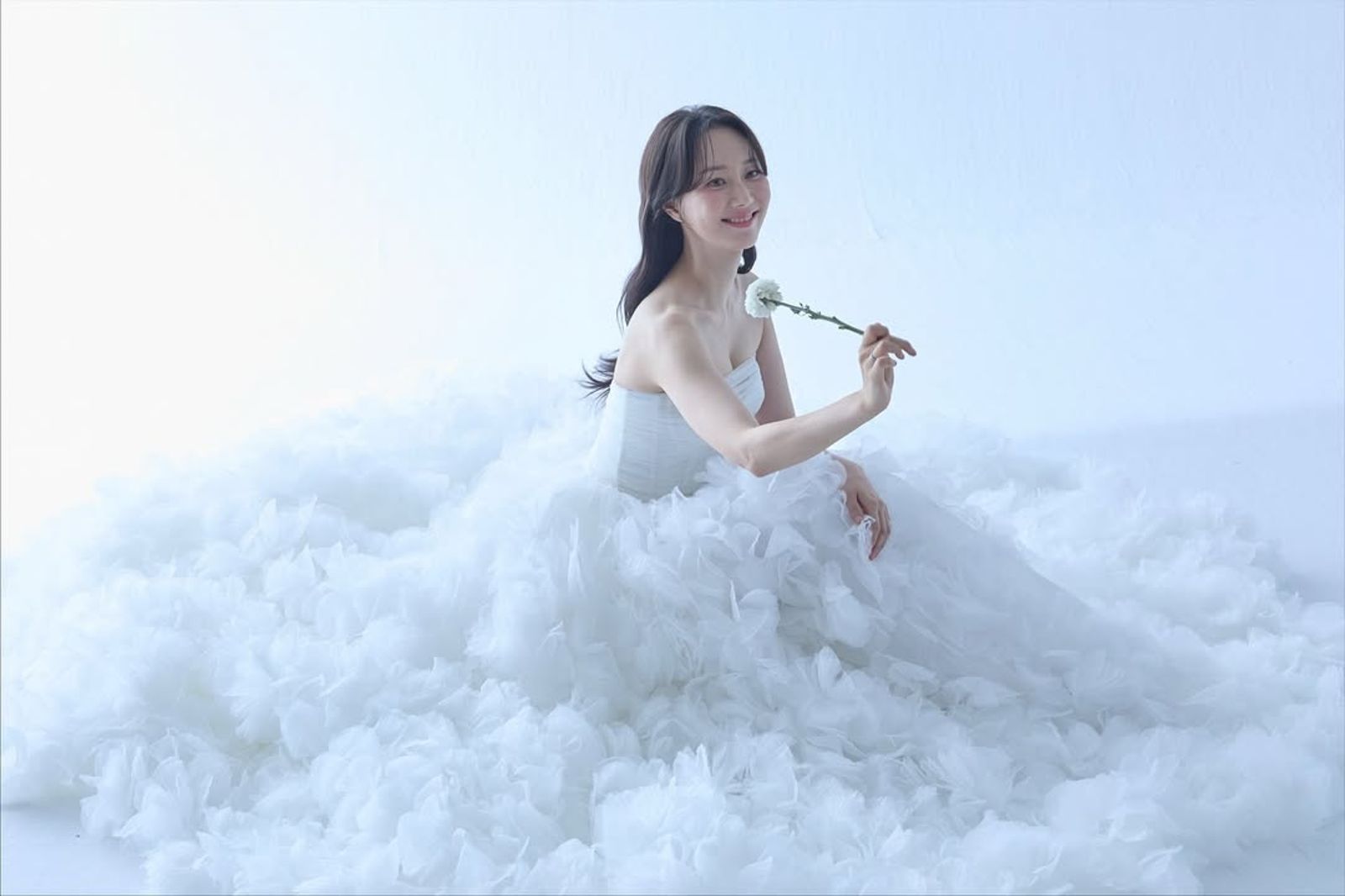 李裕英的婚紗照飄仙氣。翻攝IG@___2u0