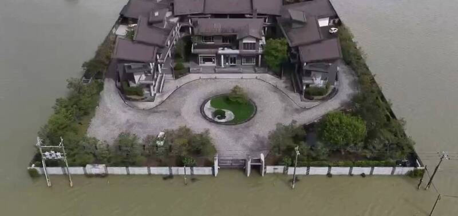 鳳凰暴雨淹沒宜蘭冬山　水中驚現「漂浮行館」彷彿與世隔絕