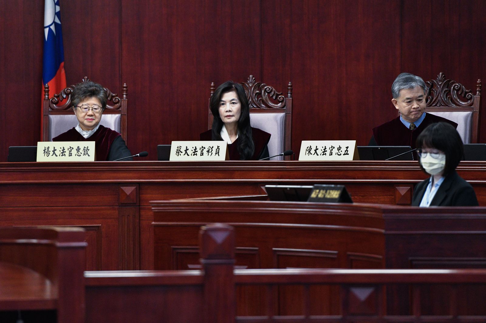 要新訂10人評議門檻,就同時要有確保15人能在任的機制。李智為攝影