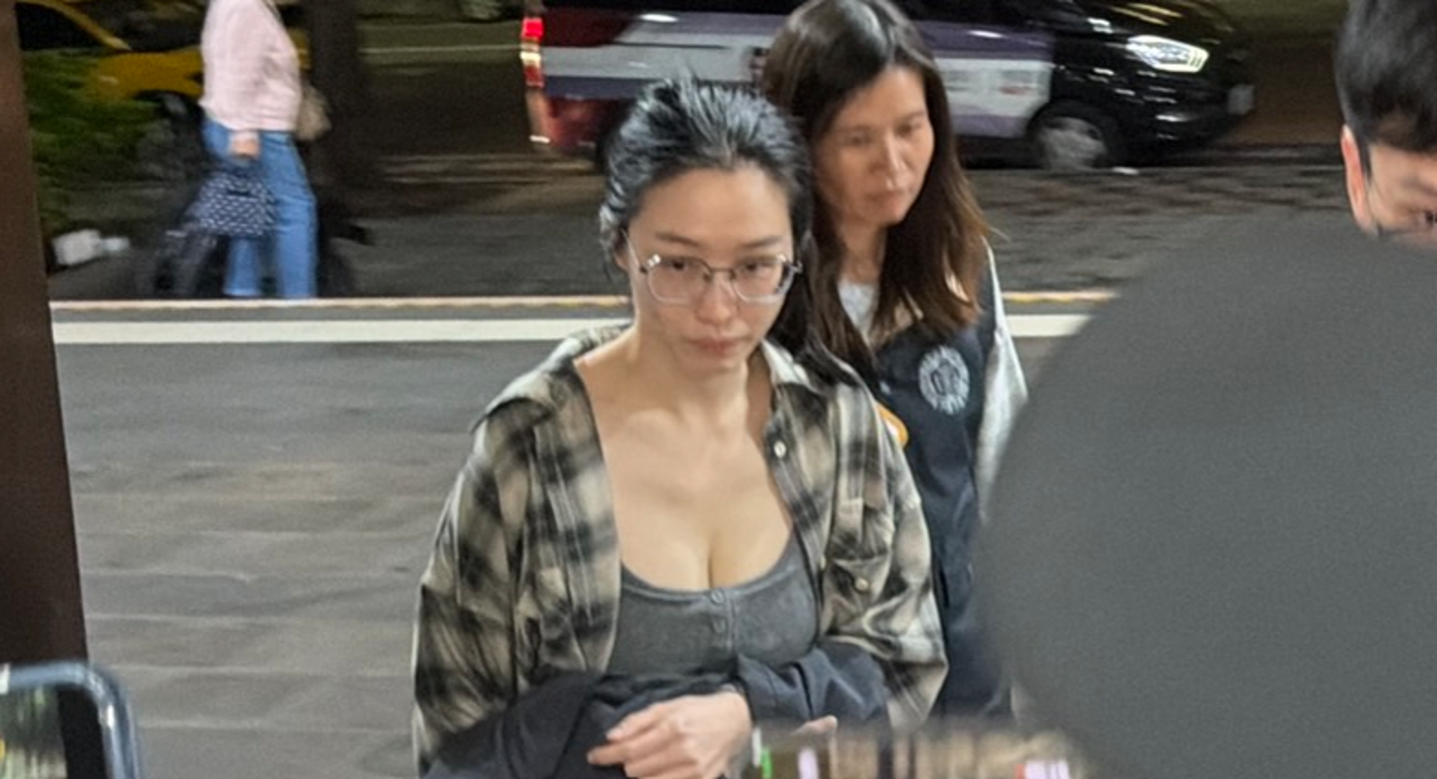 燦笑交保爆紅…女特助被訴洗錢!替太子集團提領黑金買豪車、名畫