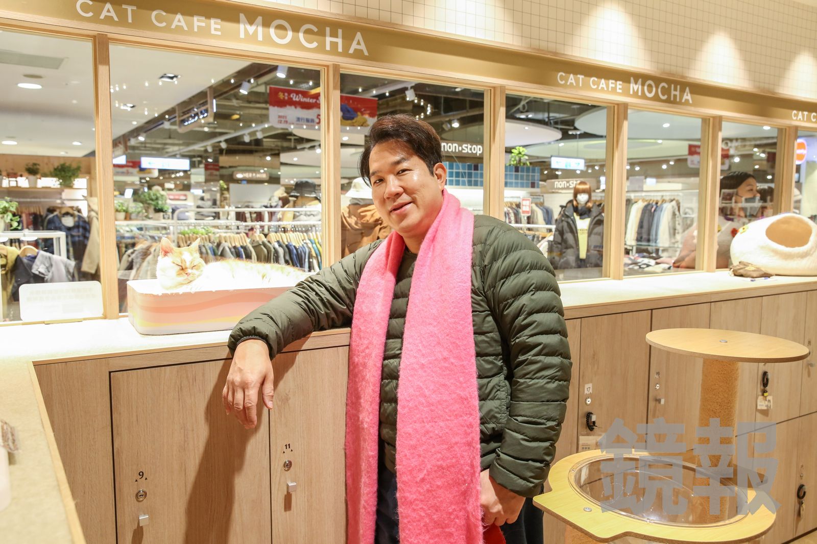 劉爾金經營的貓咪咖啡廳開在百貨公司B1熱鬧區域。董孟航攝