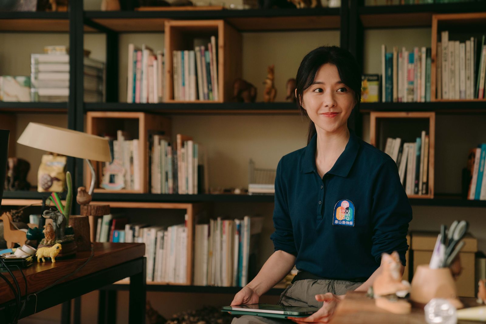 邵雨薇、王柏傑在犀牛糞便池旁談戀愛　《動物園》雄影首映一窺後場生態