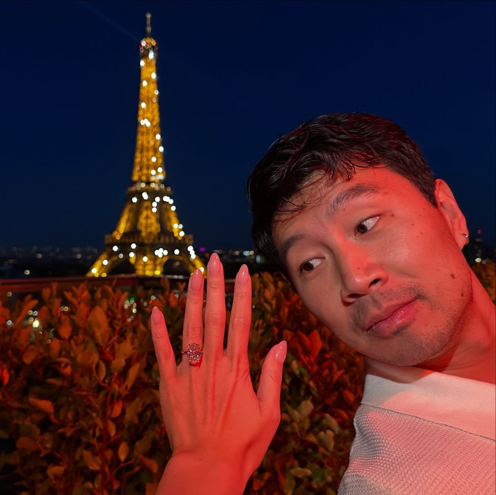 劉思慕在巴黎求婚成功。翻攝Instagram @simuliu