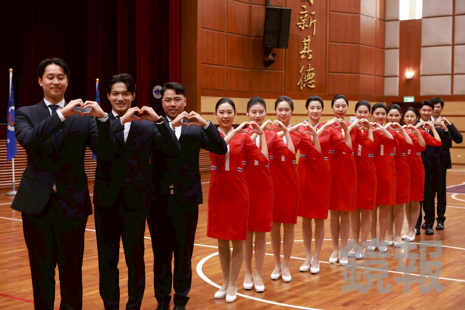 銘傳大學禮賓大使團今天亮相，包括9位「金釵」與5位「金帥」，每位大使都展現出專業自信的儀態。（圖／劉耀勻攝）