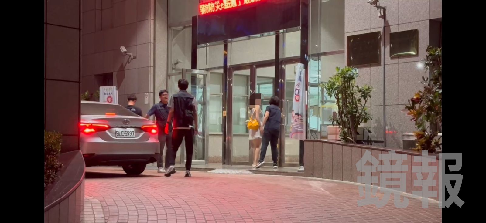 有片／台灣臀后到案了！迷你短裙現身　檢昨深夜逮人扣硬碟　